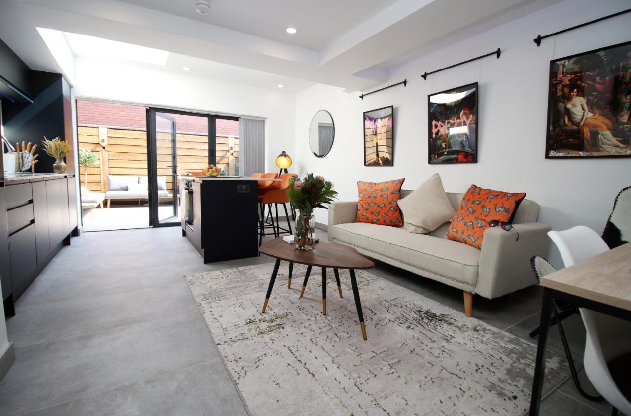 New Spacious 2 Bed Getaway - Private Courtyard! - Underfloor Heating Cardiff Exterior photo